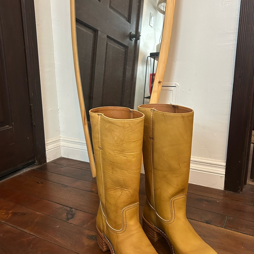 Frye Campus 14L Banana Boots
